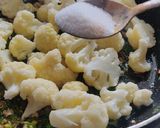 A picture of step 2 of Gobhi manchurian.