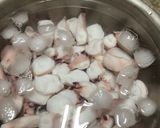 燙大魷魚腳佐五味醬的食譜步驟3照片
