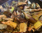 Foto del paso 3 de la receta: Alcachofas fritas con ajos y jamón ibérico