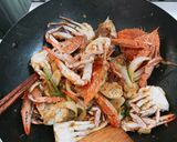 Hình bước làm 4 của món Ghẹ Sốt Trứng Muối