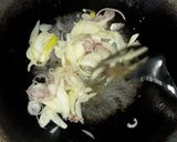 Foto langkah ke 3 dari resep Telur Ceplok Masak Kecap.