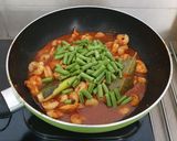 Foto langkah ke 6 dari resep Sambal Goreng Udang Buncis.