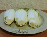 Foto del paso 1 de la receta Ensalada tibia de endibias con manzana asada, galletas de canela y queso azul