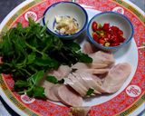 รูปขั้นตอนการทำที่ 1 ของ แหนมไก่ผัดใบกะเพราราดหน้าข้าว