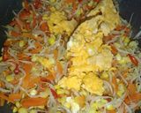 Foto langkah ke 7 dari resep Tumis tauge cerah ceria.