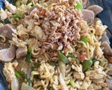 Foto langkah ke 4 dari resep Indomie Goreng Nyemek.