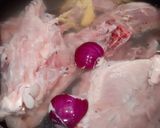 A picture of step 2 of Chicken clear soup.
