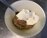 Une image de l'étape 2 de Tomates prunes au brocciu corse et tapenade verte.
