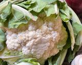 Une image de l'étape 1 de 🥦velouté 🥣brocolis🧄🧅🌶️chou-fleur.