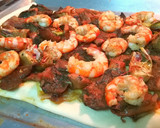 Foto del paso 8 de la receta: Coca con Rovellons, Alcachofas y Gambas