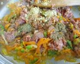 Foto del paso 2 de la receta: Zapallitos rellenos con carne, verduras y cuscús