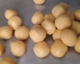 Foto langkah ke 3 dari resep Thumbprint Choco Cheese.