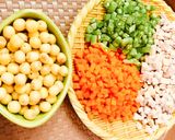 Hình bước làm 1 của món Cơm trộn hạt sen