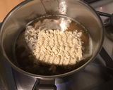 Une image de l'étape 7 de Soupe asiatique épicée au bouillon de crevettes, tomate noire, shiitakes et coriandre.