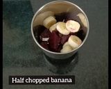 A picture of step 2 of Dragon banana smoothie.