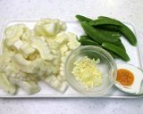 鹹蛋甜豆炒苦瓜的食譜步驟1照片