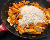 Foto del paso 3 de la receta: Arroz con pollo en sartén de hierro Skillet