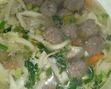 Foto langkah ke 3 dari resep Sup Jamur Tiram Bola-bola Daging.