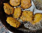 प्याज़ धनिया पकौड़ा (pyaz dhaniya pakoda recipe in Hindi) रेसिपी चरण 3 फोटो
