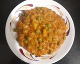 A picture of step 5 of Green peas Cauliflower masala.