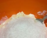 A picture of step 2 of Raffaello chocolate dessert.