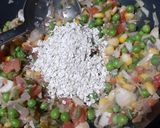 A picture of step 4 of Corn & Mix Vegetable Oats Soup.