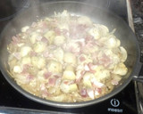 Foto del paso 2 de la receta: Alcachofas con cebolla y jamón serrano