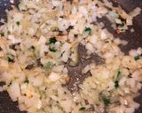 Foto del passaggio 2 della ricetta Peperoni ripieni di salsiccia e formaggio filante