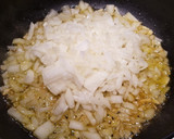 Foto del paso 3 de la receta: Filetes en salsa cremosa de cebolla
