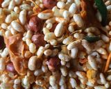 कुरमुरे फरसाण चिवडा (Kurmure Farsan Chivda Recipe In Marathi) रेसिपी स्टेप 3 फोटो 