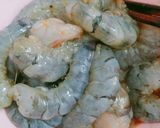 Hình bước làm 1 của món Tôm sú kho nước dừa