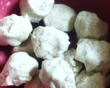 Foto langkah ke 4 dari resep Donat Pisang Wijen Isi Coklat.