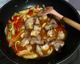 Foto langkah ke 5 dari resep Ayam Asam Manis Pedas.