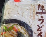 Hình bước làm 3 của món Mì udon nấu cà chua, ớt chuông, nấm kim châm