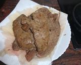 Foto del paso 3 de la receta: Hígado adobado a la plancha con papas arrugas