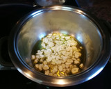 Foto del paso 3 de la receta: Sopa de lechuga con jamón curado y cansalada