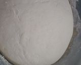 Foto del paso 3 de la receta: Pizza arrollada de jamón, mozzarella, cebolla y roquefort
