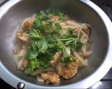 Foto langkah ke 9 dari resep Lobak putih masak Daging ayam cincang Goreng telur.