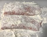 Foto del paso 1 de la receta: Salmón enharinado