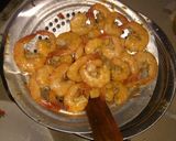 Foto langkah ke 1 dari resep Udang goreng mentega.
