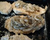 Foto del paso 3 de la receta: Milanesas de pollo fugazzeta