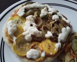 Foto del paso 4 de la receta: Pizzas🍕de vegetales🥗en pan turco🍕