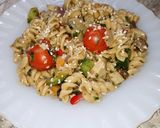 Foto del paso 2 de la receta: Fideos integrales con verduras 🧅🥕🫑🍅🧄