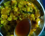A picture of step 4 of Toast in matar daal.