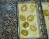 Une image de l'étape 4 de Apéro mini cake aux olives vertes dénoyautées coupées.