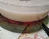 Foto langkah ke 4 dari resep Puding strawberry lapis susu.