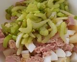 Foto del passaggio 5 della ricetta Insalata con tonno e uova