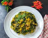 Foto langkah ke 5 dari resep Tumis Kangkung Bunga Pepaya.