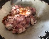 รูปขั้นตอนการทำที่ 2 ของ ห่อนึ่งไก่ใส่วุ้นเส้นกับหน่อไม้ดอง