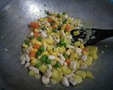 A picture of step 3 of Fried Bread Stuffed with Chicken and Vegetables.